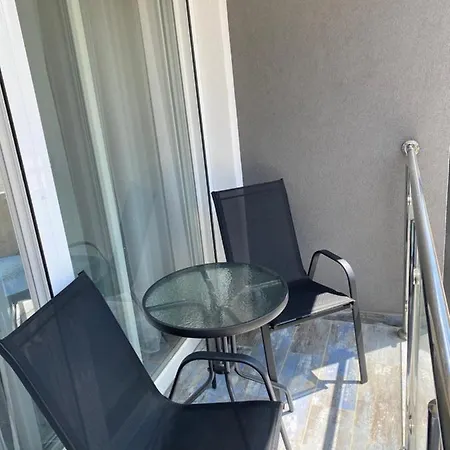 A9 Zlatni Breg Apartment *